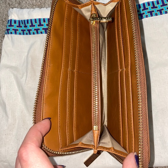 Tory Burch Wallet - Picture 5 of 6